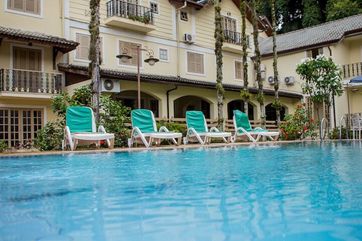 Hotel with Pool