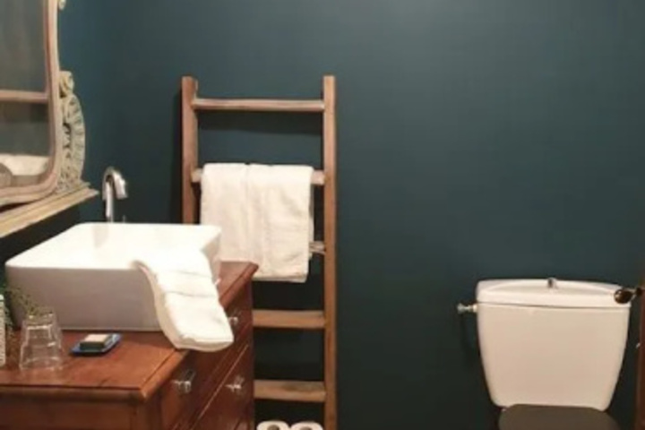 Room 8 of 17