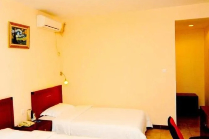 Room 7 of 18