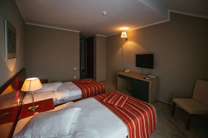 Room 27 of 68
