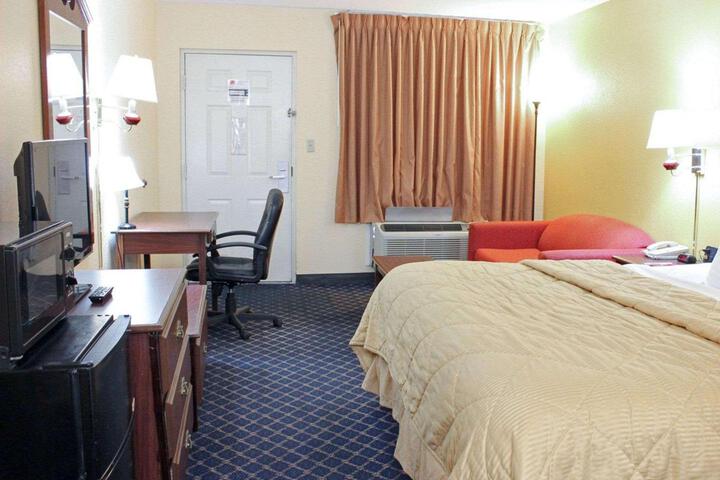 Efficiency King Bed (8 of 8)