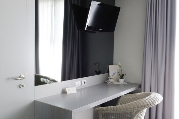 Room 4 of 50