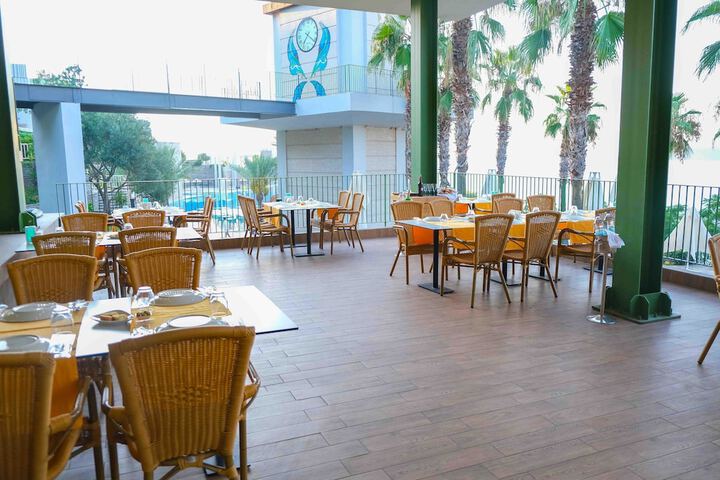 Dining 102 of 128