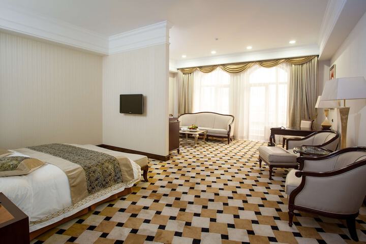 Room 43 of 137