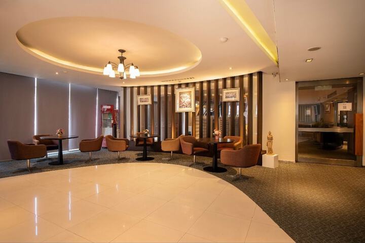 Entrance & Lobby