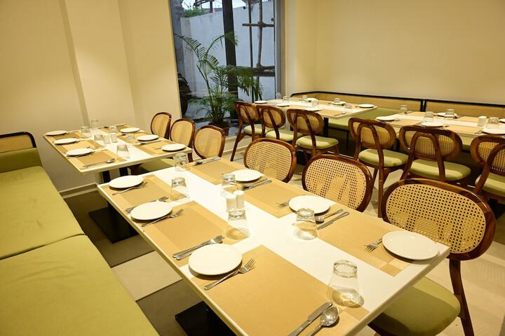 Dining 41 of 48