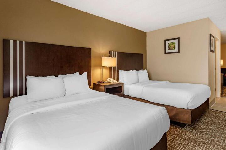 2 Double Beds (7 of 11)