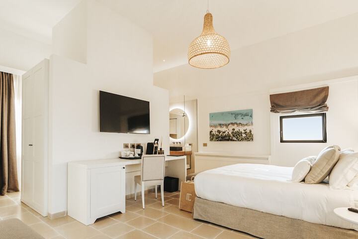 Room 16 of 104