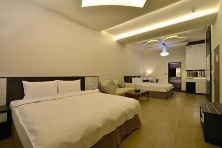 Room 11 of 28
