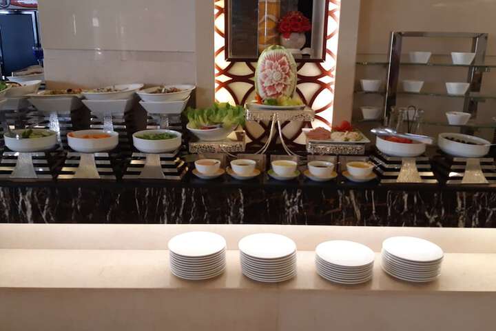 Dining 49 of 51