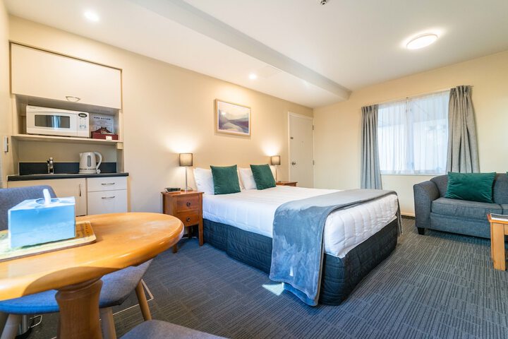 Room 6 of 33