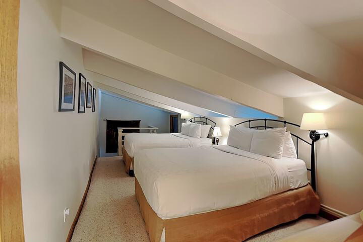 Room 209 of 893