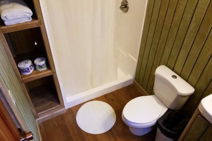 Room 18 of 32