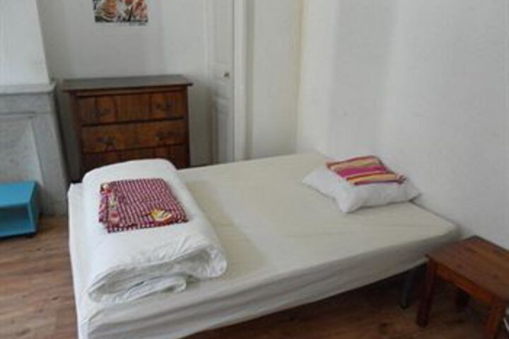 Room 13 of 37