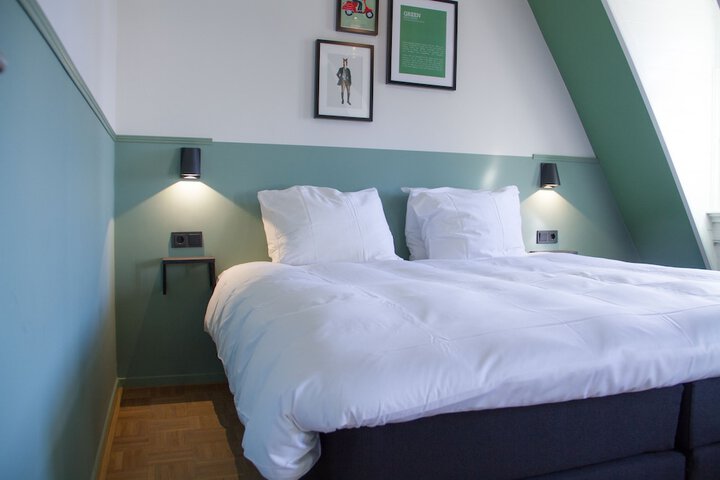 Room 3 of 61