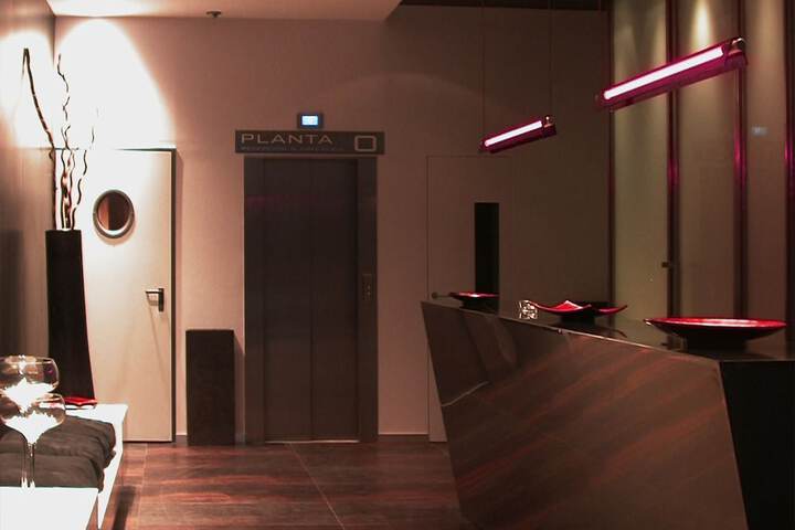 Check-in/check-out kiosk