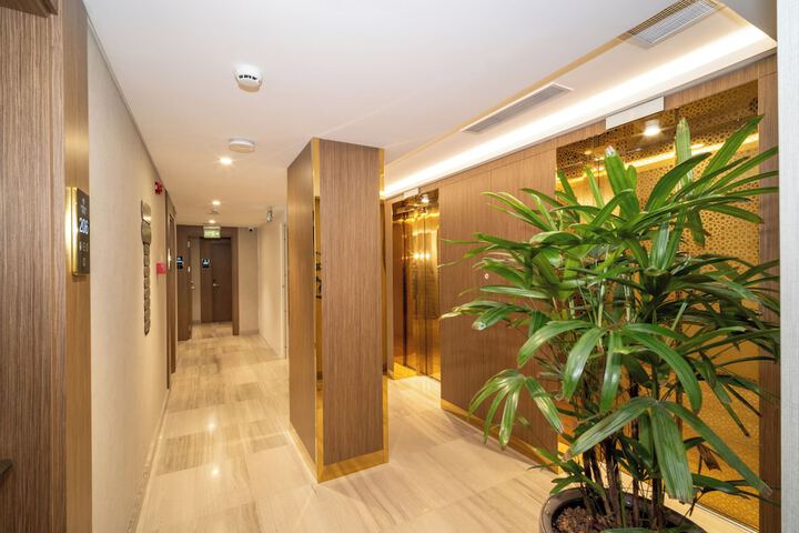 Ballroom/Hall 162 of 170