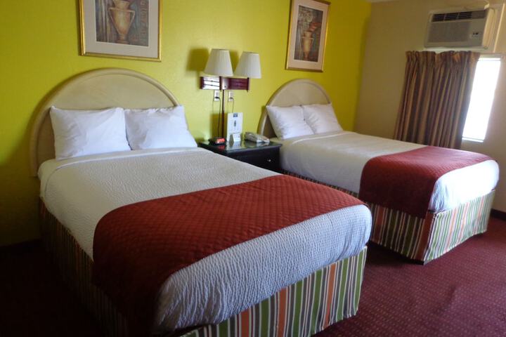 2 Double Beds (3 of 8)