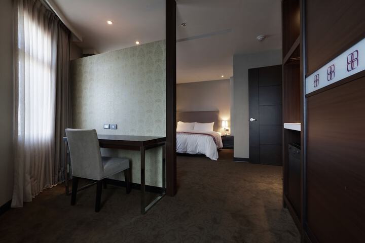 Room 7 of 48