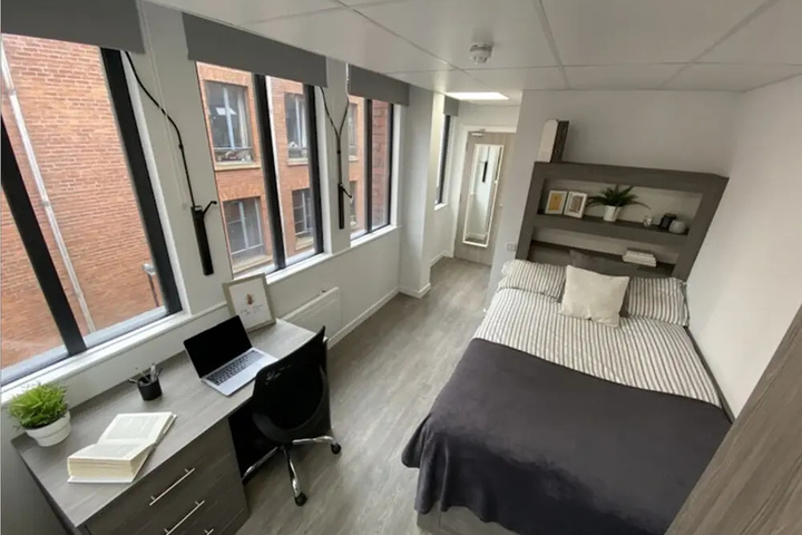 Room 3 of 9