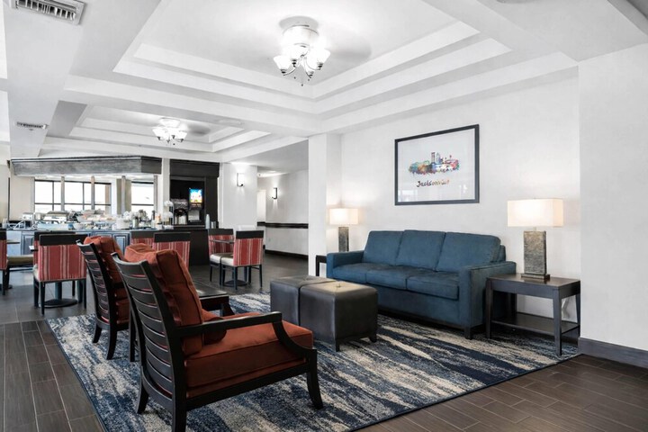 Entrance & Lobby
