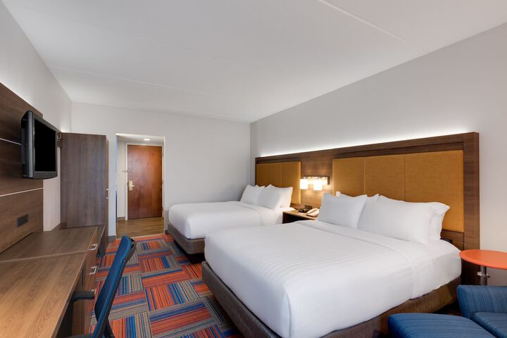 2 Queen Beds (3 of 6)