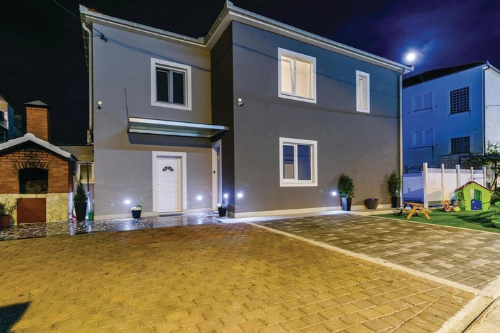 Awesome Home in Trogir with WiFi 3 Bedrooms & Hot Tub