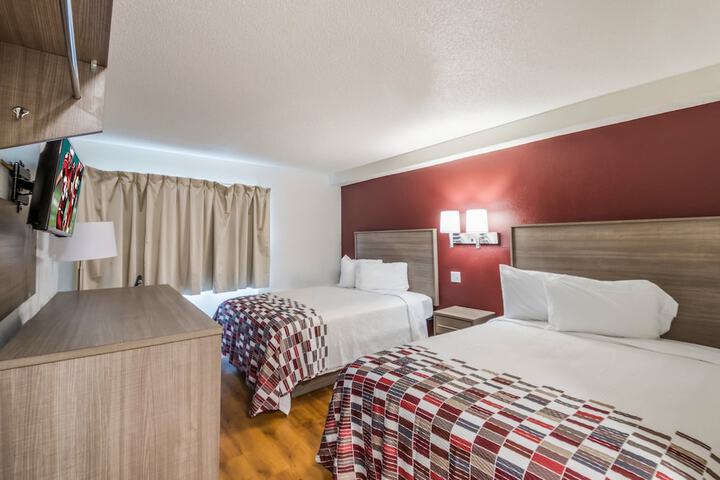 1 Queen Bed (9 of 14)