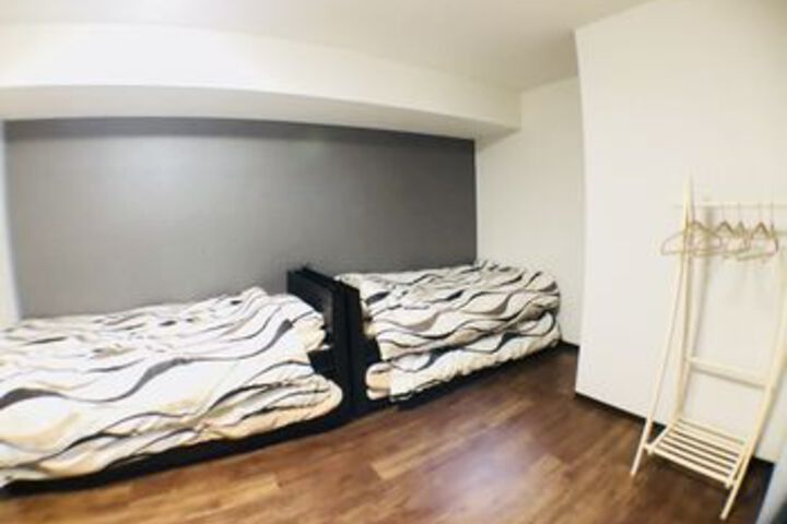 Room 52 of 115