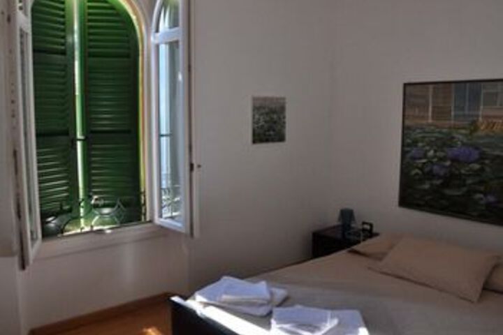 Room 71 of 102