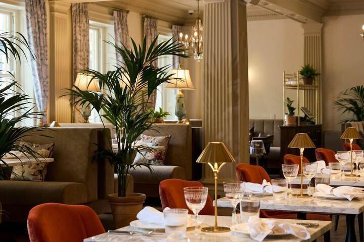 Dining 44 of 78