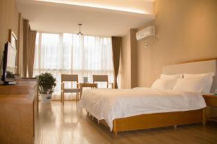 Room 8 of 10