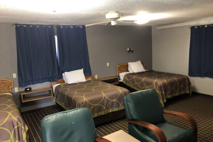 Room 11 of 33