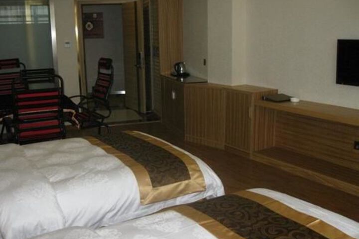 Room 7 of 19
