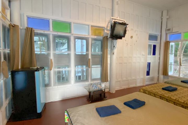 Room 34 of 181
