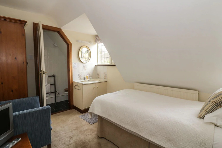 Room 8 of 8