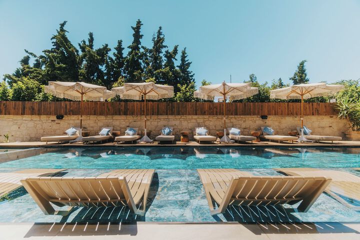 Pool 82 of 101