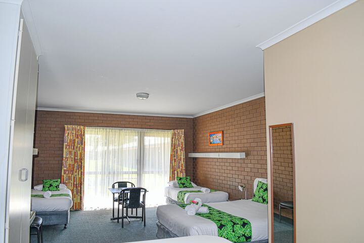 Room 52 of 99