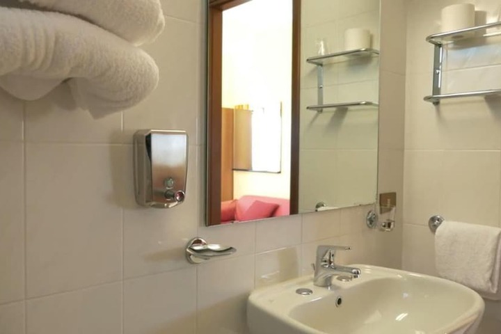 Room 14 of 37