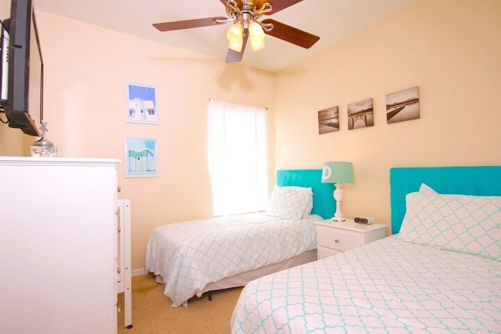 Room 6 of 23