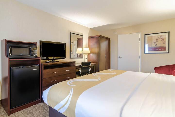 Room 8 of 28