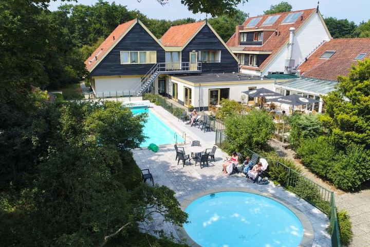 Pool Hotel