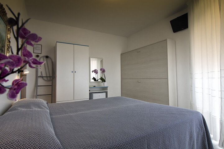 Room 17 of 41