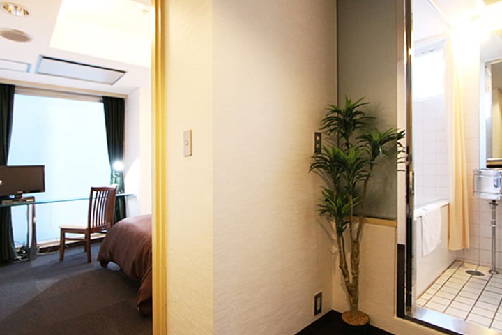 Room 18 of 32