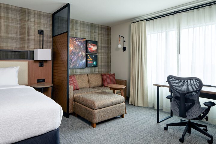 Room 27 of 86