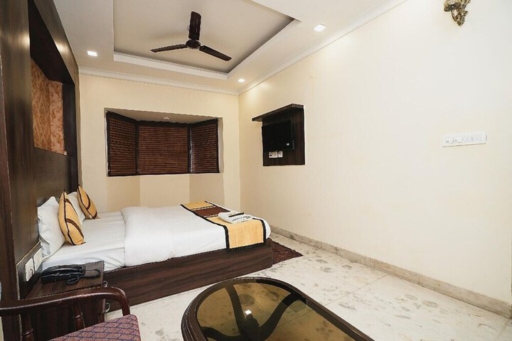 Room 3 of 16