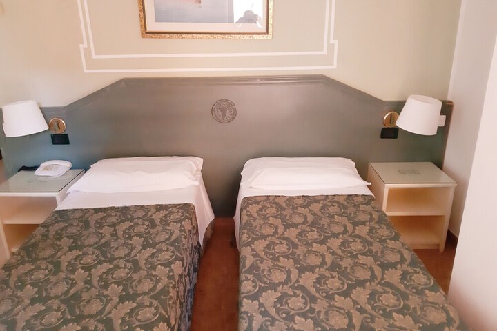 Room 28 of 67