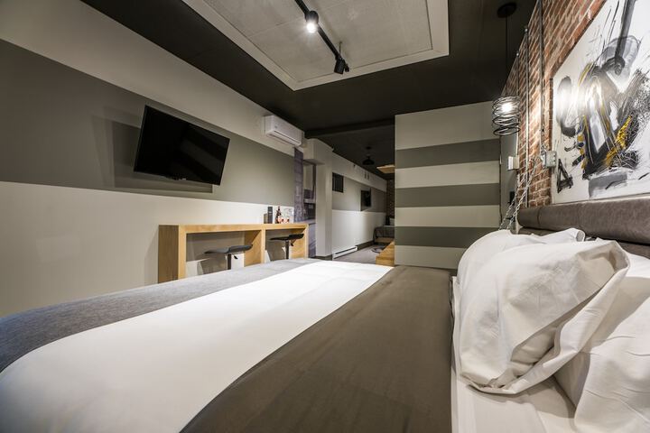 Room 3 of 12