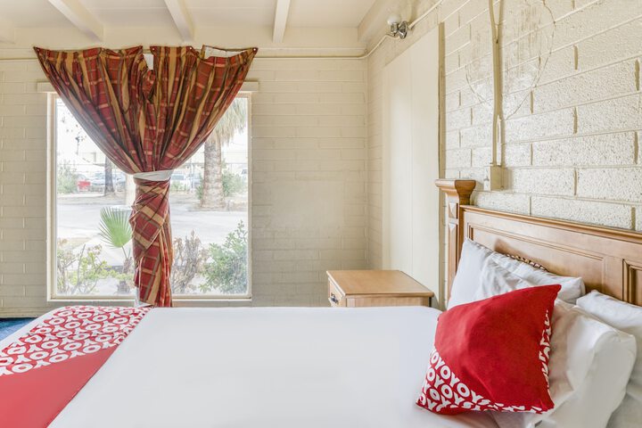 2 Queen Beds (7 of 16)