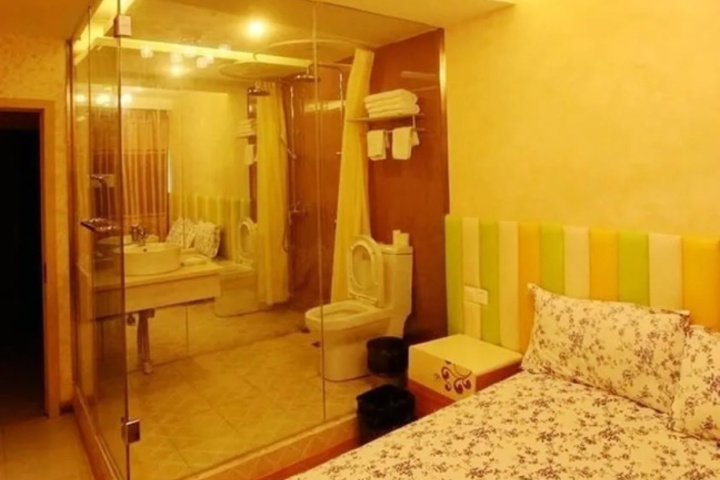 Room 9 of 21